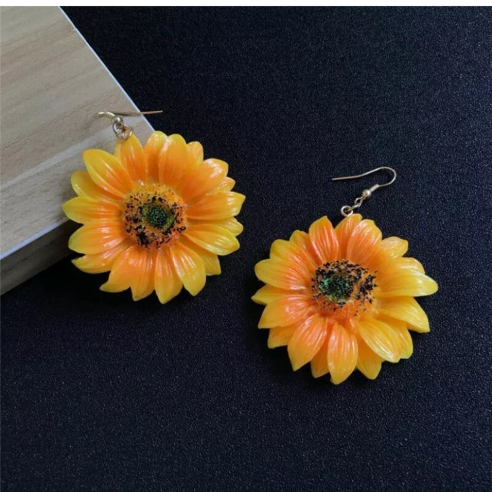 Fashion Cute Acrylic Sunflower Plant Earrings - Picture 4 of 7